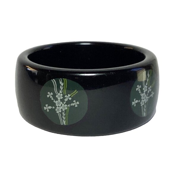Vintage 1970s Chunky Wide Black Lucite Bangle Bracelet with Encased Floral Motif - Picture 2 of 5